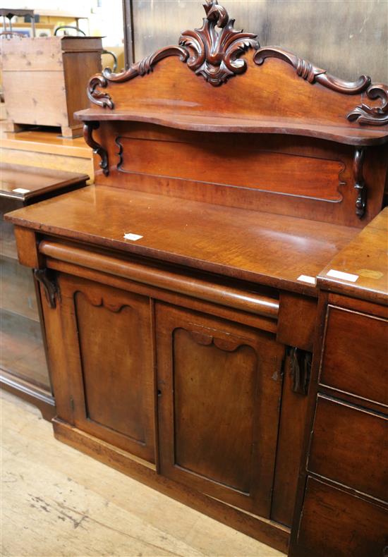 Victorian mahogany chiffonier(-)